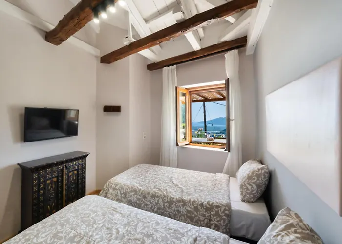 Nyaraló Anyfantata Szívrosz