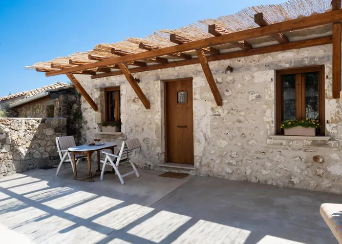 Anyfantata Nyaraló *